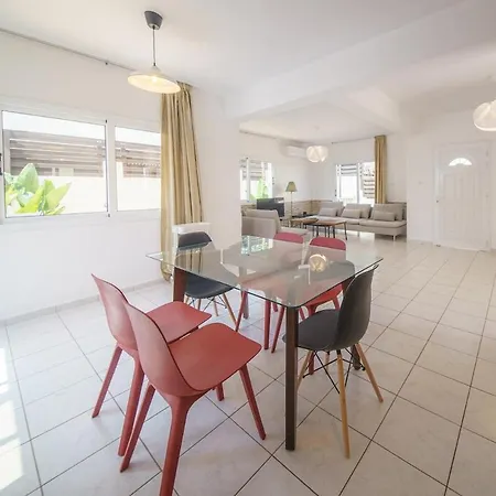 Seaside Luci W Jacuzzi بيت للعطل *