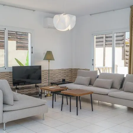 Seaside Luci W Jacuzzi باراليمني