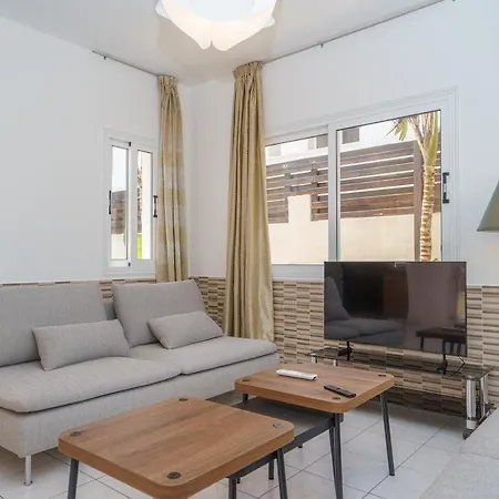 Seaside Luci W Jacuzzi بيت للعطل