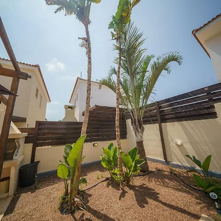 Seaside Luci W Jacuzzi باراليمني