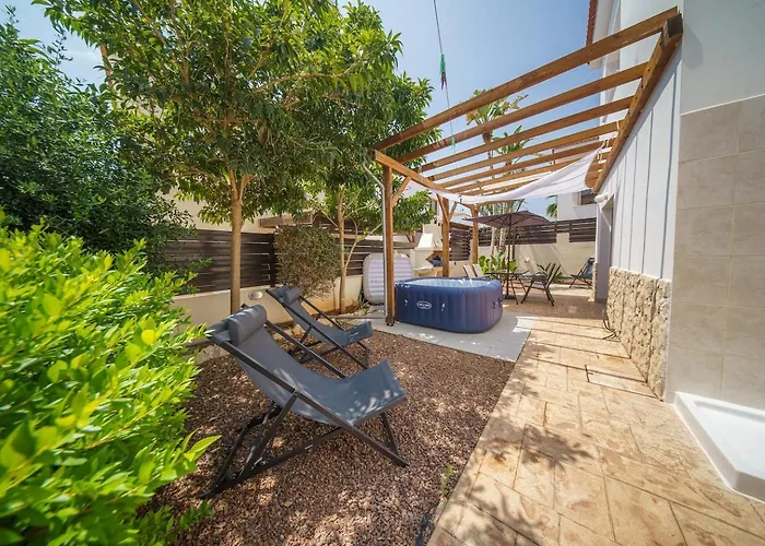 Seaside Luci W Jacuzzi Paralimni